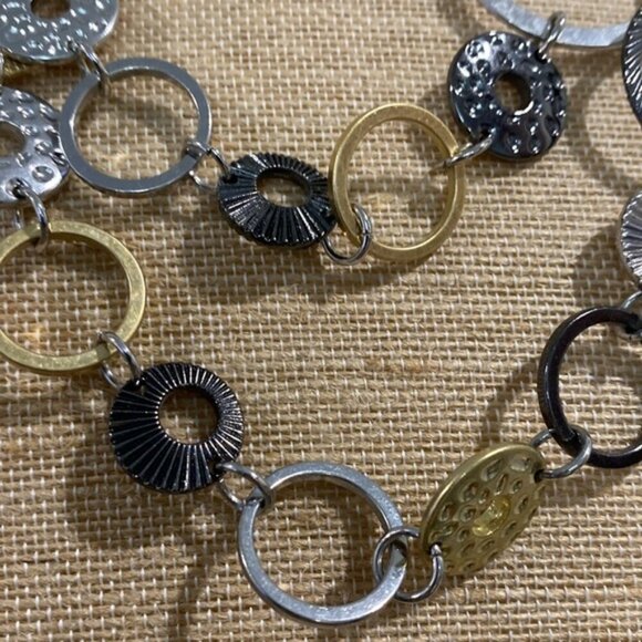 Metal circles in gold, silver, dark silver necklace AB - Picture 3 of 5